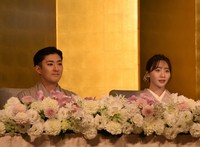 Nakamura Hashinosuke, left, and Ami Nojo announce their engagement at a press conference in Tokyo's Chiyoda Ward on Nov. 10, 2025. (Mainichi/Noboru Hirose)