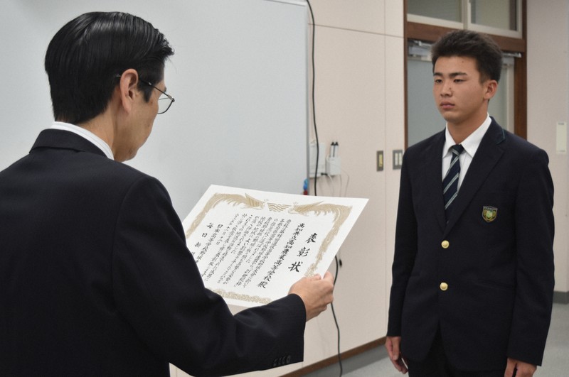 センバツ21世紀枠推薦、高知農を表彰 「夢の舞台に一歩近づく」 | 毎日新聞