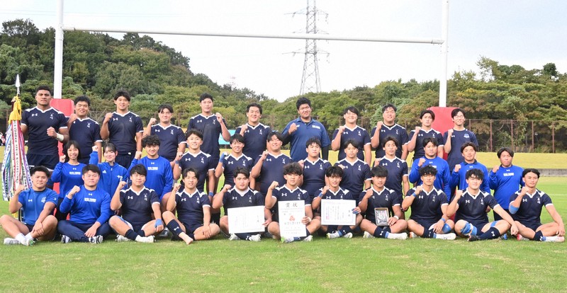 【大分】4大会連続6回目の花園出場を決めた大分東明の選手たち＝大分市で2025年11月2日午後2時51分、岡田愛梨撮影