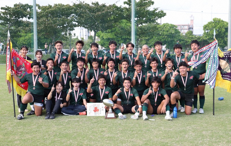 【沖縄】8大会ぶり16回目の花園出場を決めたコザの選手たち＝沖縄県名護市で2025年11月3日、喜屋武真之介撮影