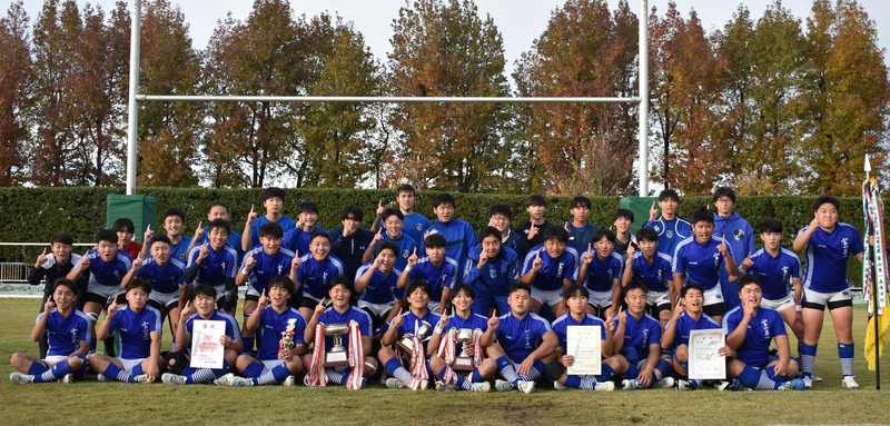 【富山】7大会連続17回目の花園出場を決めた富山第一の選手たち＝富山市の岩瀬スポーツ公園で2025年11月3日、浜名晋一撮影