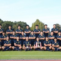 【栃木】26大会連続31回目の花園出場を決めた国学院栃木の選手たち＝栃木市の市総合運動公園陸上競技場で2025年11月8日午後2時36分、池田一生撮影