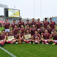 【東京第1】6大会連続24回目の花園出場を決めた目黒学院の選手たち＝秩父宮ラグビー場で2025年11月9日、新宮巳美撮影