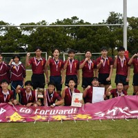 【鳥取】4大会連続15回目の花園出場を決めた倉吉東の選手たち＝鳥取県米子市で2025年11月9日午後3時19分、阿部浩之撮影