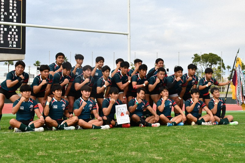 【鹿児島】3大会連続24回目の花園出場を決めた鹿児島実の選手たち＝鹿児島市与次郎2の白波スタジアムで2025年11月9日午後4時31分、取違剛撮影