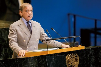 国連総会で演説するパキスタンのシャリフ首相＝２０２５年９月26日 (Bloomberg)