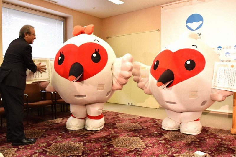 新潟県マスコット「トッキッキ」、もうすぐ20歳 知事から感謝状 | 毎日新聞