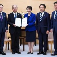 政策はタダでは…」と迫る自民秘書 裏金事件後もカネ集めに奔走 [写真