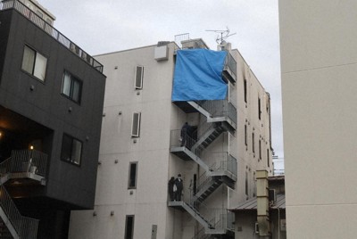 6人が死傷する火災があった集合住宅＝大阪市西成区で2025年11月13日午前6時47分、露木陽介撮影