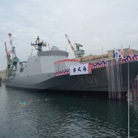省人化徹底の新型哨戒艦が進水式 「さくら」「たちばな」と命名 [写真