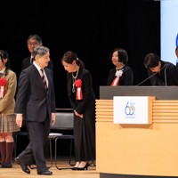 海外協力隊60周年の式典 天皇、皇后両陛下も [写真特集5/17] | 毎日新聞