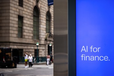 AIによる雇用喪失は専門職に波及か（2025年6月、ニューヨーク・ウォール街） Bloomberg