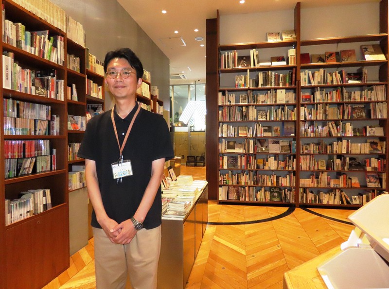 所長の石木田誠さん＝青森県八戸市の八戸ブックセンターで2025年9月26日午前11時48分、早川健人撮影
