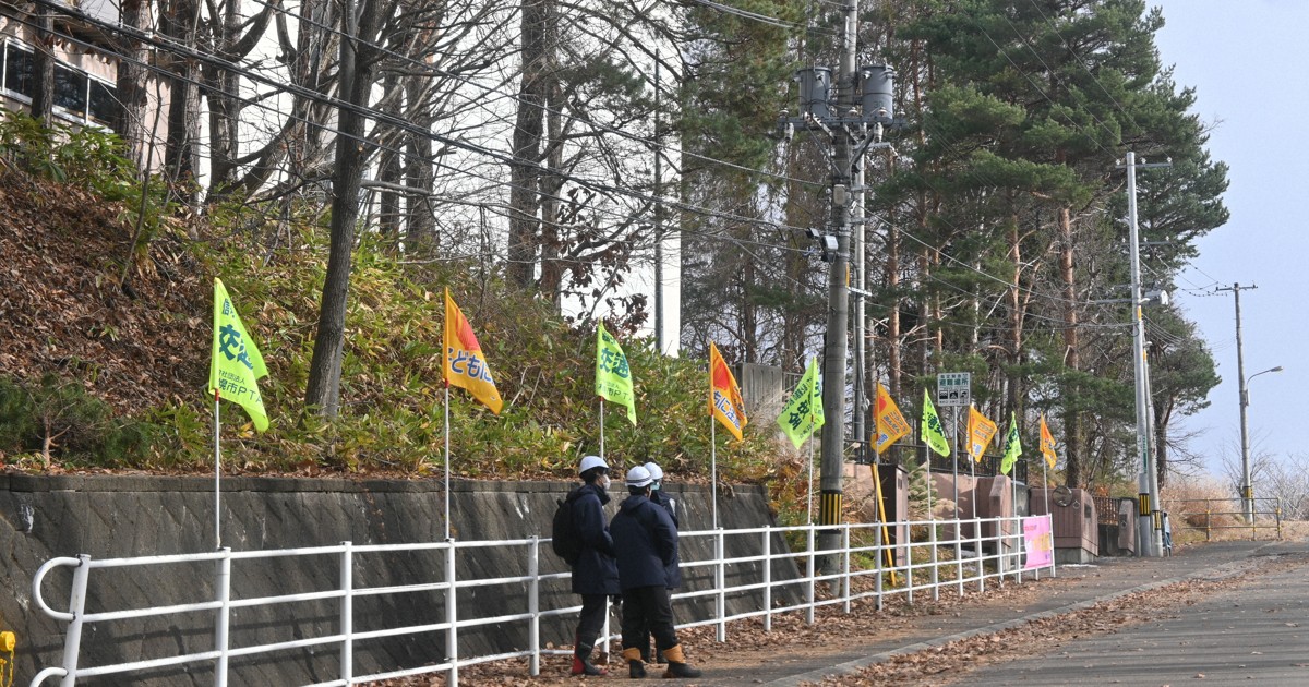 札幌でヒグマ目撃相次ぎ小学校2校が休校　近くの山林に足跡確認