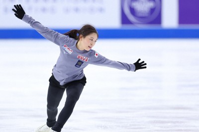 女子SPを2日後に控え、公式練習に臨む吉田陽菜＝米レークプラシットで2025年11月13日、猪飼健史撮影