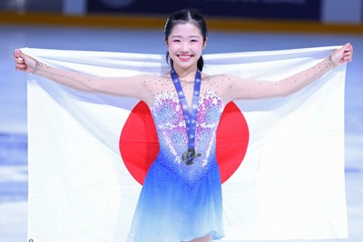 氷裏一体：フィギュア中井亜美の飛躍は必然？ 仏大会の裏にあった所属