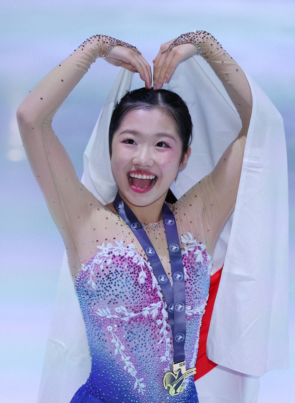 氷裏一体：フィギュア中井亜美の飛躍は必然？ 仏大会の裏にあった所属