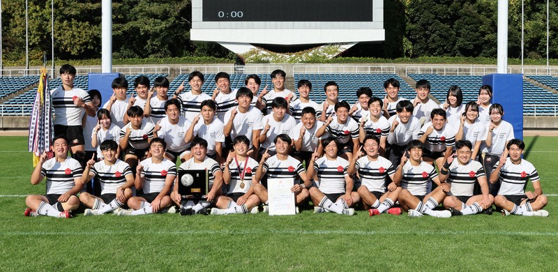 【福岡第2】5大会ぶり7回目の花園出場を決めた筑紫の選手たち＝ベスト電器スタジアムで2025年11月15日、玉城達郎撮影