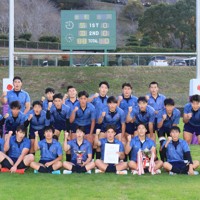 【岡山】5大会連続5回目の花園出場を決めた倉敷の選手たち ＝岡山県美作市の美作ラグビー・サッカー場で2025年11月15日、本紙特約•中村真一郎撮影