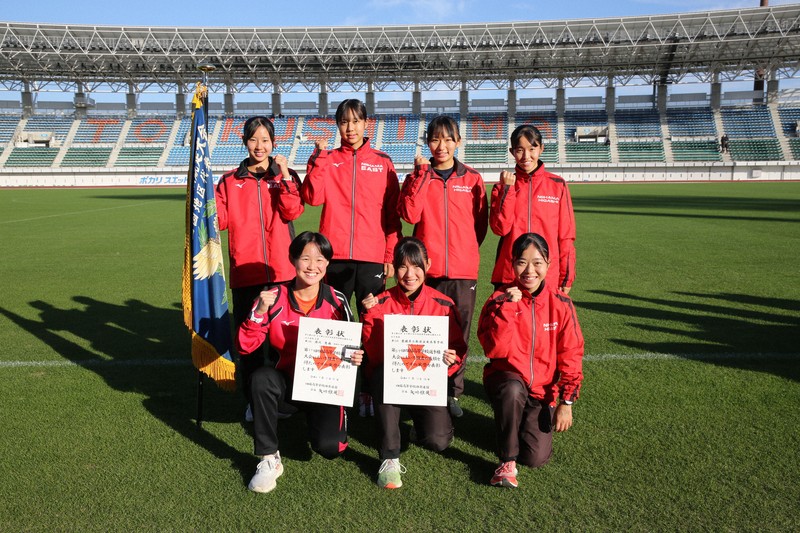 【四国】新居浜東　初出場＝徳島県鳴門市の鳴門・大塚スポーツパークで2025年11月16日、山本芳博撮影