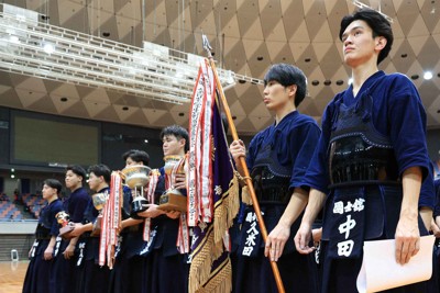 【国士舘大－筑波大】優勝した国士舘大の選手たち＝Asueアリーナ大阪で2025年11月16日、三村政司撮影