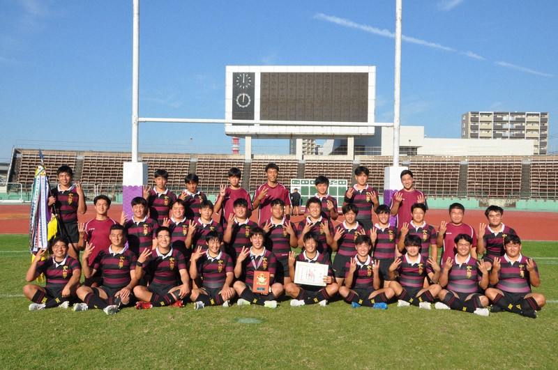 【熊本】3大会連続6回目の花園出場を決めた九州学院の選手たち＝熊本市中央区の水前寺陸上競技場で2025年11月16日午後2時50分、野呂賢治撮影