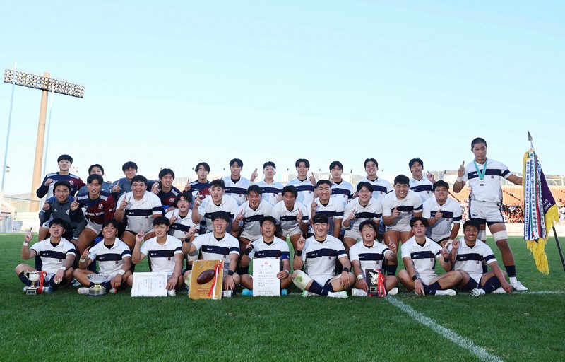 【大阪第3】5大会連続19回目の花園出場を決めた大阪桐蔭の選手たち＝東大阪市花園ラグビー場で2025年11月16日、長澤凜太郎撮影