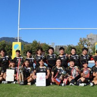【滋賀】7大会連続15回目の花園出場を決めた光泉カトリックの選手たち＝大津市御陵町の皇子山総合運動公園陸上競技場で、2025年11月16日午後1時43分、菊池真由撮影