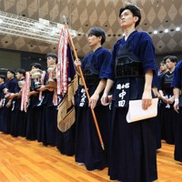 【国士舘大－筑波大】優勝した国士舘大の選手たち＝Asueアリーナ大阪で2025年11月16日、三村政司撮影
