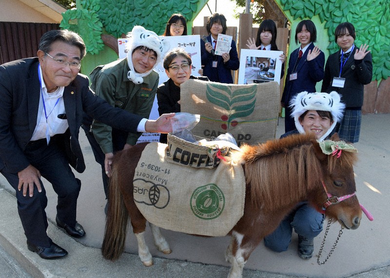 コーヒーかすが動物の寝床に… 埼玉で「SDGzoo」イベント ／神奈川