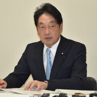 インタビュー取材に応じる自民党の小野寺五典税調会長＝自民党本部で2025年11月17日午後1時4分、井口彩撮影