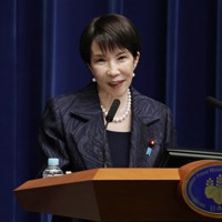 高市早苗政権の財政拡張的な対応が国債価格下落を呼んでいる。記者会見する高市首相＝首相官邸で2025年10月21日午後10時20分、尾籠章裕撮影