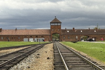 ポーランドのアウシュビッツ・ビルケナウ強制収容所跡地にて＝2024年10月13日、小国綾子撮影