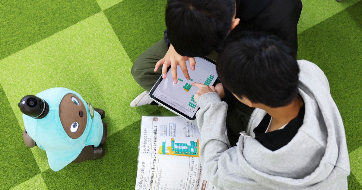 読む写真:不登校児も「LOVOT」と一緒なら　プログラミングで広がった笑顔