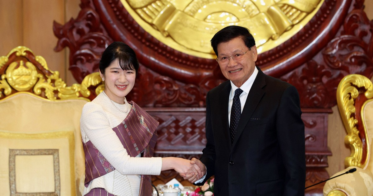 愛子さま、ラオス国家主席と民族衣装姿で懇談 黄金の仏塔も見学 | 毎日新聞