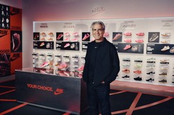 ナイキのエリオット・ヒルCEOは自社の主力事業をアスリート中心に戻すシフトを進めている＝Clayton Cotterell for WSJ