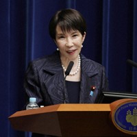 高市早苗政権の財政拡張的な対応が国債価格下落を呼んでいる。記者会見する高市首相＝首相官邸で10月、尾籠章裕撮影