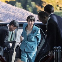 首相官邸に入る高市早苗首相＝東京都千代田区で2025年11月19日午前9時26分、和田大典撮影