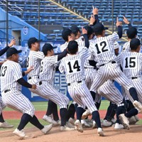 明治神宮野球大会 高校の部は九州国際大付が初優勝 [写真特集1/11