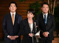 Prime Minister Sanae Takaichi, center, is seen with deputy chief Cabinet secretaries Kei Sato on her left and Masanao Ozaki on her right in the Prime Minister's Office, Oct. 28, 2025. (Mainichi/Akihiro Hirata)
