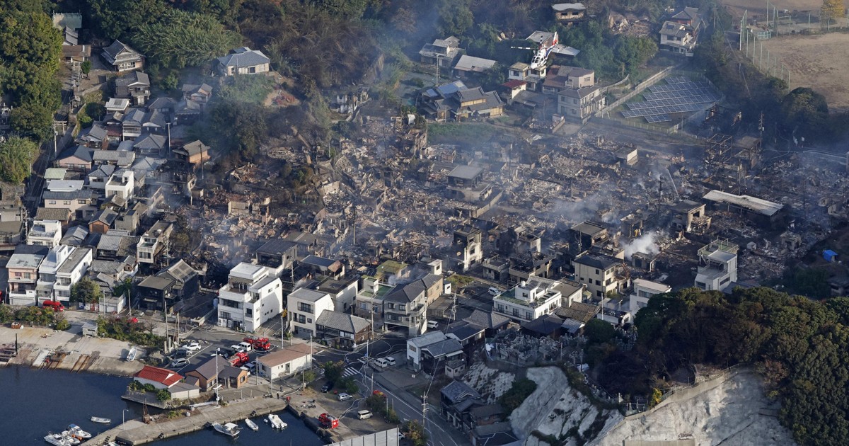 1 dies after fire burns over 170 buildings in southwest Japan