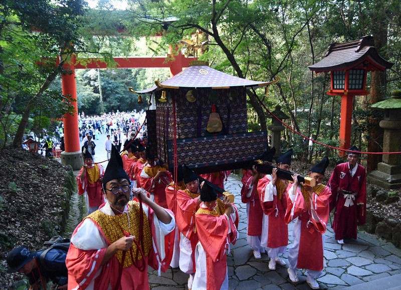 ルポ：奈良・手向山八幡宮「神様の里帰り」 1300年ぶりの悲願、厳かに