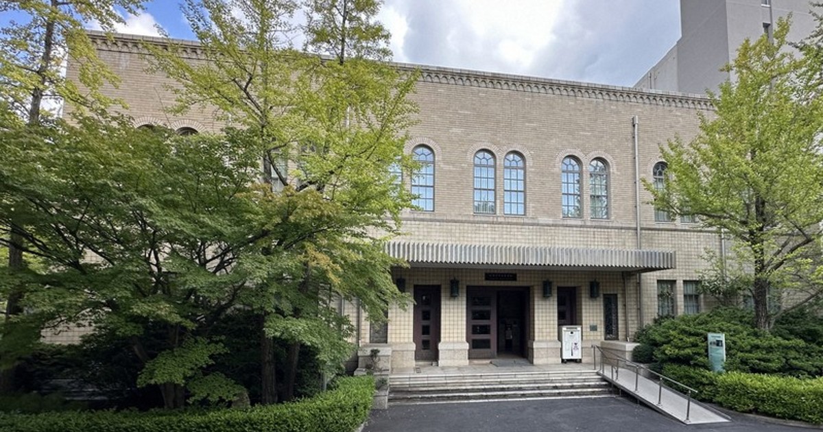 Retro Japan in Photos: Kobe University library built in 1933 features stately reading room