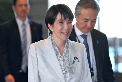 首相官邸に入る高市早苗首相＝2025年11月20日午後1時36分、平川義之撮影