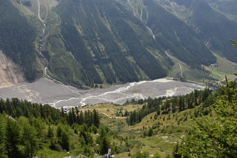 氷河を滑る 氷河融解がもたらす「空からの津波」 - SWI swissinfo.ch