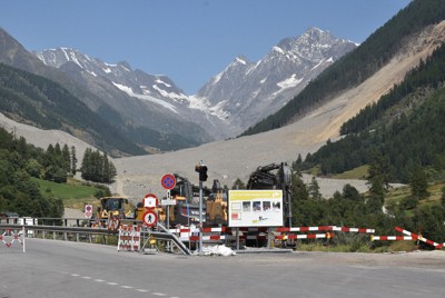 前例ない規模」 スイス氷河崩壊で村埋没、そのとき山で何が? | 毎日新聞