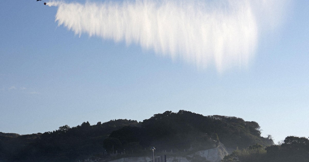 Oita gov. aiming to contain massive fire in southwest Japan by day's end