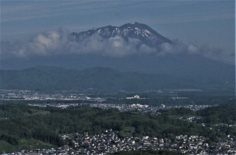 噴火警戒 入山禁止の岩手山 東側登山口、規制緩和へ 来年7月 山開きに