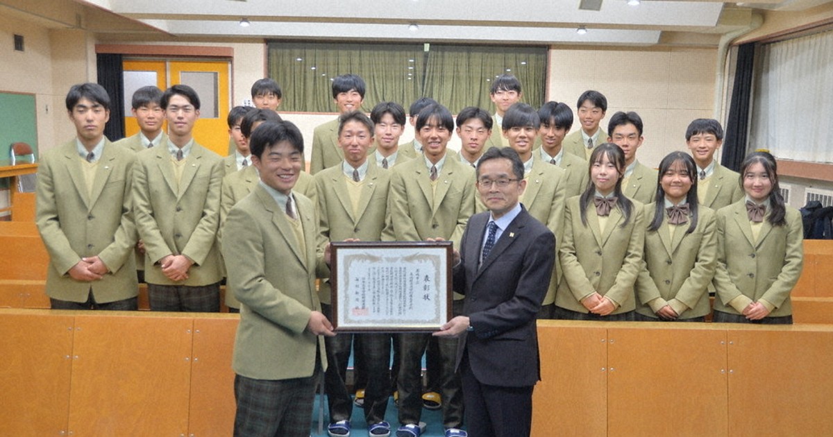 センバツ 「21世紀枠」県推薦校 高崎経大付に表彰状 ／群馬 | 毎日新聞