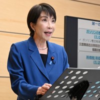 閣議決定した経済対策について、報道陣の取材に応じる高市早苗首相＝首相官邸で2025年11月21日午後1時39分、平田明浩撮影